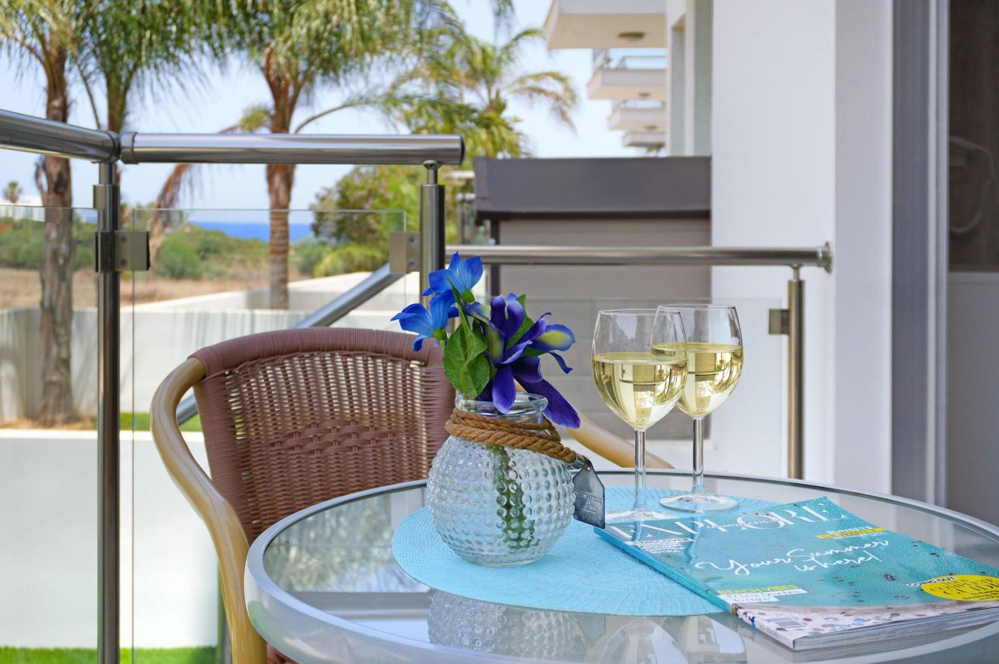 Meryl - Coralli Beachfront Apartment Protaras Exterior photo